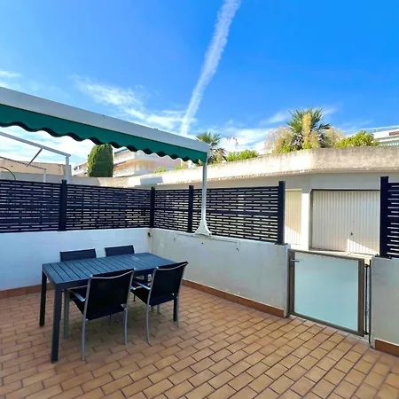 Les Pins 6 People Pool Tennis *